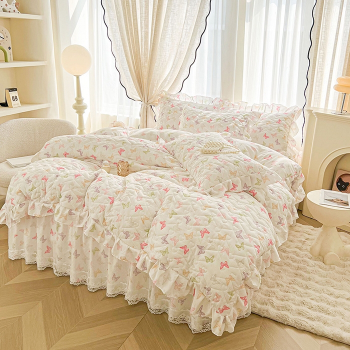 91家纺网 家纺一手货源 找家纺 宜凡家纺 2025新款糯糯棉全夹棉床笠式床裙三件套 蝶舞纷飞