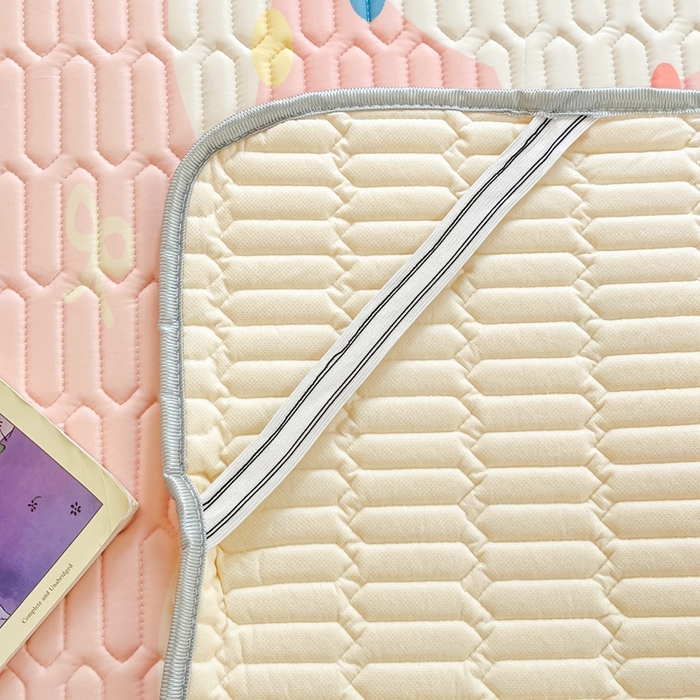 91家纺网 家纺一手货源 找家纺 川悦生活 2025新款大阪宿舍凉感丝凉席 奶泡小熊