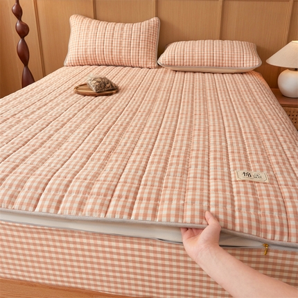91家纺网 家纺一手货源 找家纺 （总）伊人坊2025新款全棉色织水洗棉六面全包床笠床垫保护套无印风