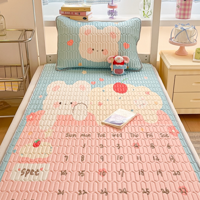 91家纺网 家纺一手货源 找家纺 川悦生活 2025新款大阪宿舍凉感丝凉席 奶熊日记