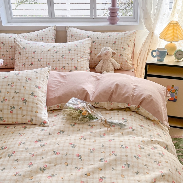 91家纺网 家纺一手货源 找家纺 吉象家纺13070全棉四件套纯棉四件套直播小清新男孩女草莓格