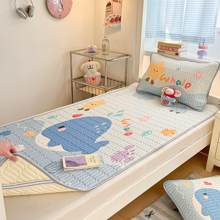 91家纺网 家纺一手货源 找家纺 川悦生活 2025新款大阪宿舍凉感丝凉席 夏日噗噜