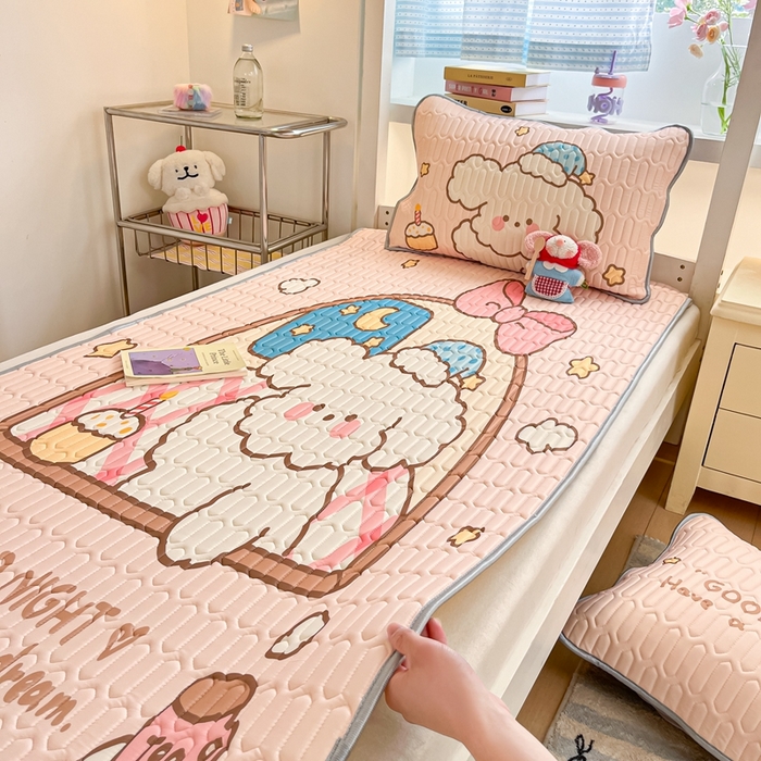 91家纺网 家纺一手货源 找家纺 川悦生活 2025新款大阪宿舍凉感丝凉席 晚安夏洛