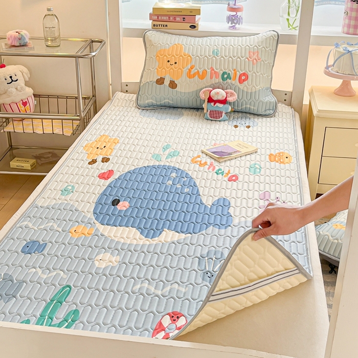 91家纺网 家纺一手货源 找家纺 川悦生活 2025新款大阪宿舍凉感丝凉席 夏日噗噜