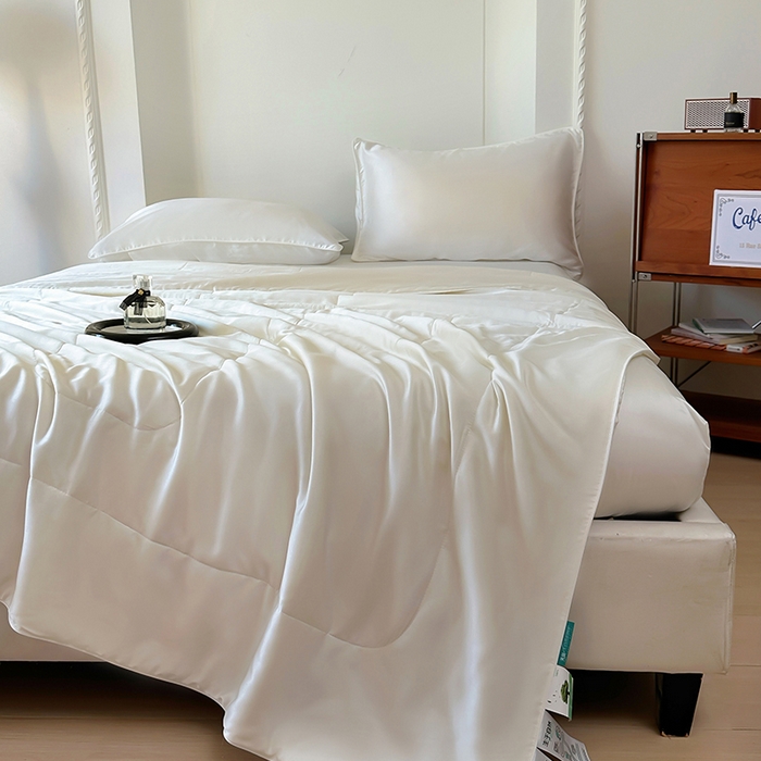 91家纺网 家纺一手货源 找家纺 百寐 2025新款60S兰精天丝夏被系列 奶白