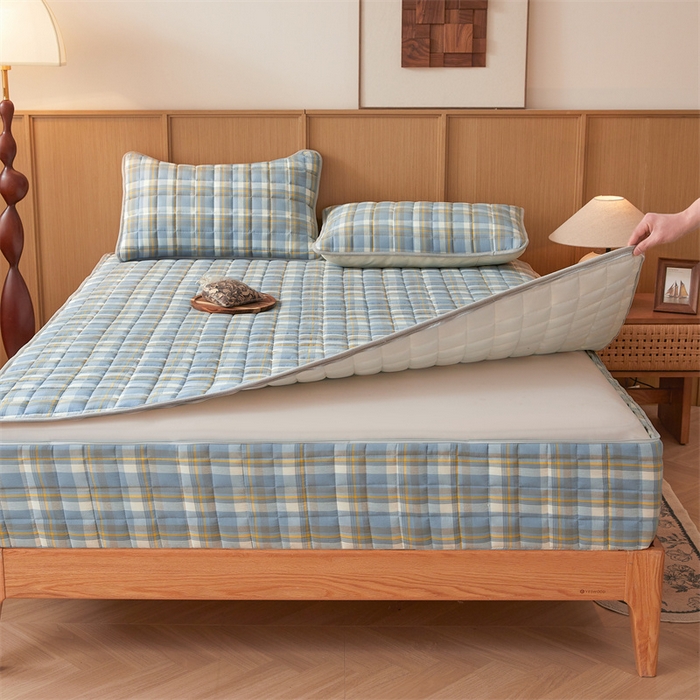 91家纺网 家纺一手货源 找家纺 伊人坊2025新款全棉色织水洗棉六面全包床笠床垫保护套无印风 夹棉床围-简兮蓝