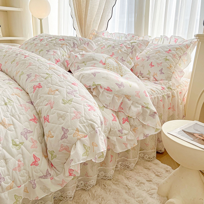 91家纺网 家纺一手货源 找家纺 宜凡家纺 2025新款糯糯棉全夹棉床笠式床裙三件套 蝶舞纷飞