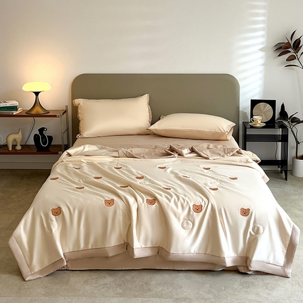 91家纺网 家纺一手货源 找家纺 （总）妖妖家纺 2025春夏新款水洗冰丝绣花夏被夏凉被空调被四件套