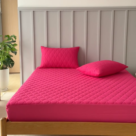 91家纺网 家纺一手货源 找家纺 枋梢家纺 2025新款跨境电商爆款菱形格夹棉防水床笠隔水隔脏亲肤保护罩 粉色