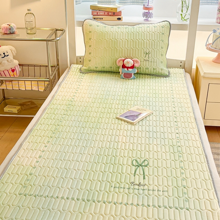 91家纺网 家纺一手货源 找家纺 川悦生活 2025新款大阪宿舍凉感丝凉席 夏天物语