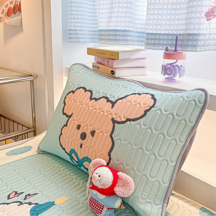 91家纺网 家纺一手货源 找家纺 川悦生活 2025新款大阪宿舍凉感丝凉席 旺仔啵啵