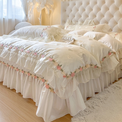 91家纺网 家纺一手货源 找家纺 瑞宝 2025新款全棉法式花边贡缎提花四件套-布蕾（控价床单 270起 床盖 300起） 布蕾-奶油白