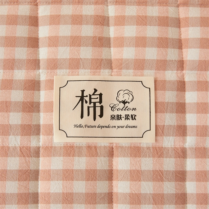 91家纺网 家纺一手货源 找家纺 伊人坊2025新款全棉色织水洗棉六面全包床笠床垫保护套无印风 夹棉床围-粉小格