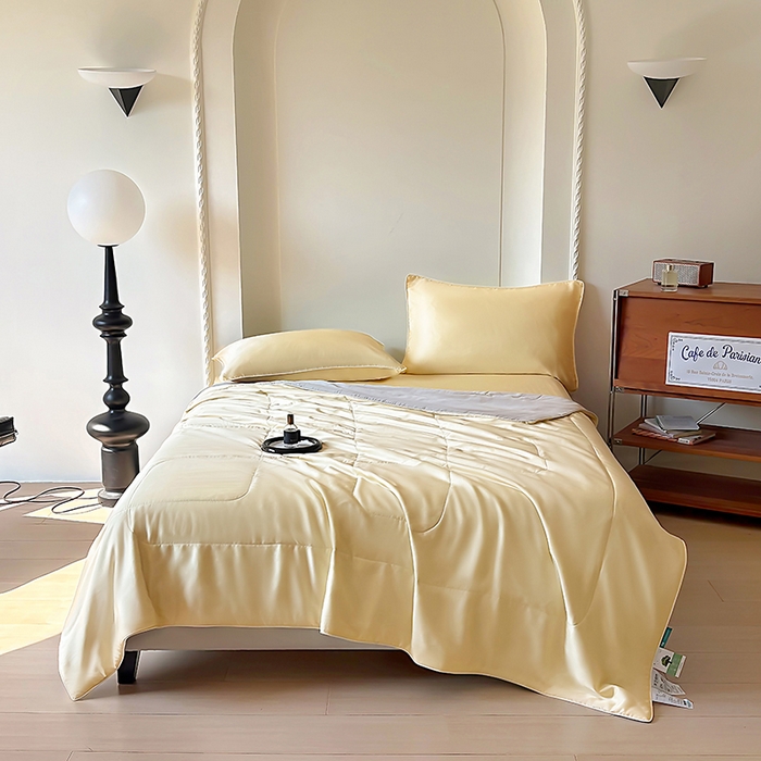 91家纺网 家纺一手货源 找家纺 百寐 2025新款60S兰精天丝夏被系列 奶昔黄+碳灰