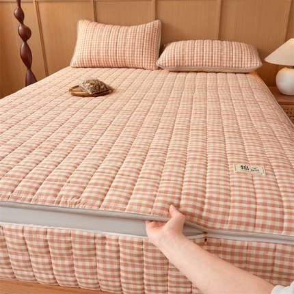伊人坊2025新款全棉色织水洗棉六面全包床笠床垫保护套无印风 夹棉床围-粉小格