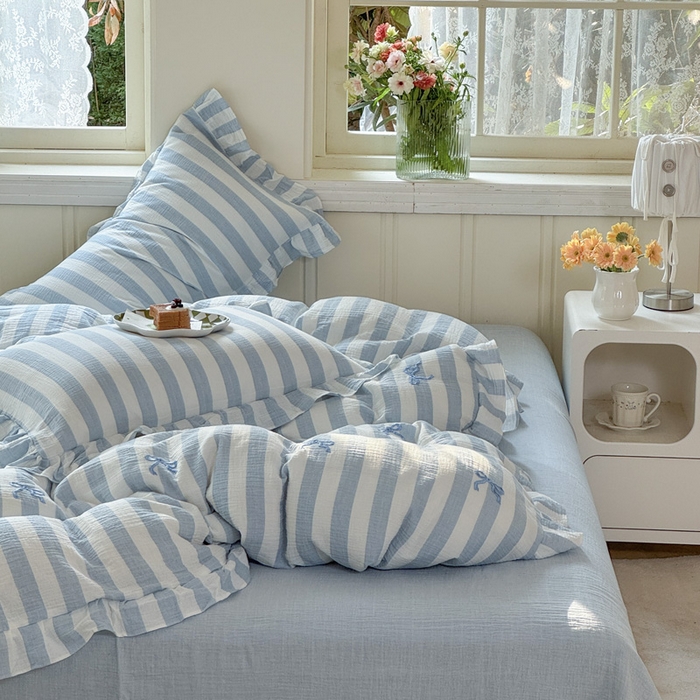 91家纺网 家纺一手货源 找家纺 2025新品全棉色织皱皱纱刺绣款四件套 爱丽丝的梦 兰