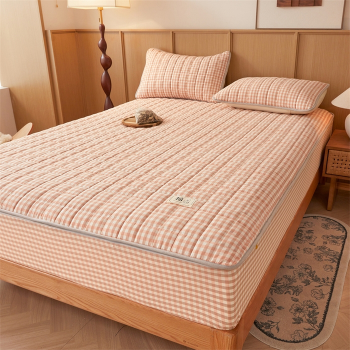 91家纺网 家纺一手货源 找家纺 伊人坊2025新款全棉色织水洗棉六面全包床笠床垫保护套无印风 单层床围-粉小格