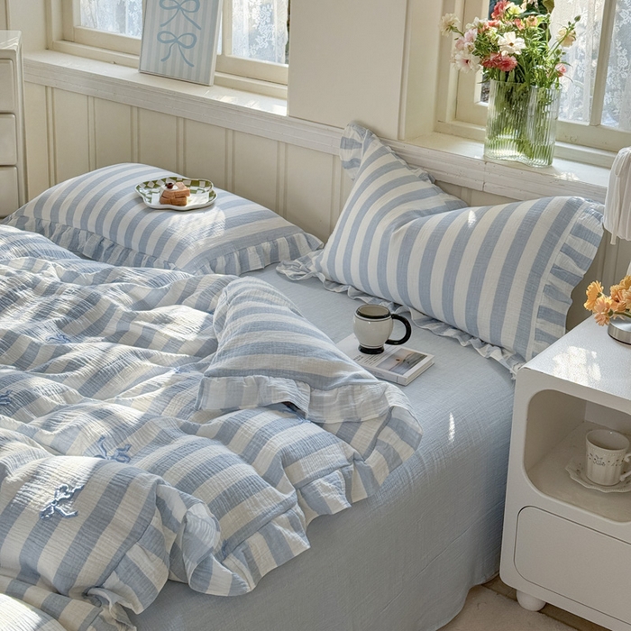 91家纺网 家纺一手货源 找家纺 2025新品全棉色织皱皱纱刺绣款四件套 爱丽丝的梦 兰