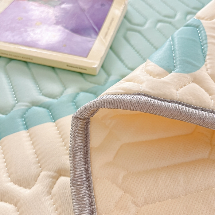 91家纺网 家纺一手货源 找家纺 川悦生活 2025新款大阪宿舍凉感丝凉席 旺仔啵啵