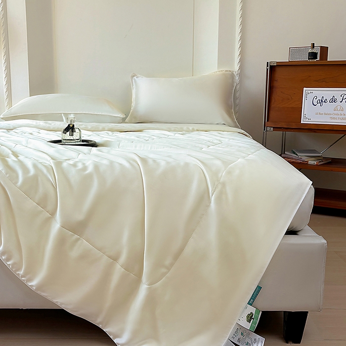 91家纺网 家纺一手货源 找家纺 百寐 2025新款60S兰精天丝夏被系列 奶白