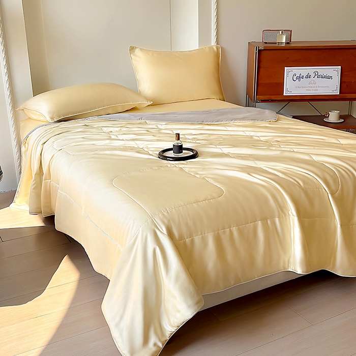 91家纺网 家纺一手货源 找家纺 百寐 2025新款60S兰精天丝夏被系列 奶昔黄+碳灰