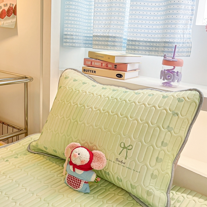 91家纺网 家纺一手货源 找家纺 川悦生活 2025新款大阪宿舍凉感丝凉席 夏天物语