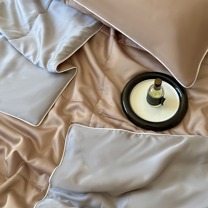 91家纺网 家纺一手货源 找家纺 百寐 2025新款60S兰精天丝夏被系列 冰咖啡+碳灰