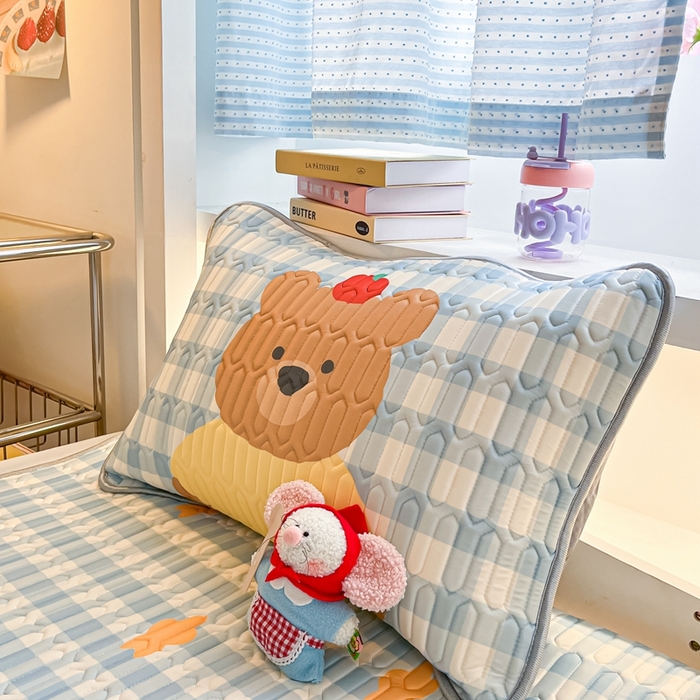 91家纺网 家纺一手货源 找家纺 川悦生活 2025新款大阪宿舍凉感丝凉席 星派熊仔