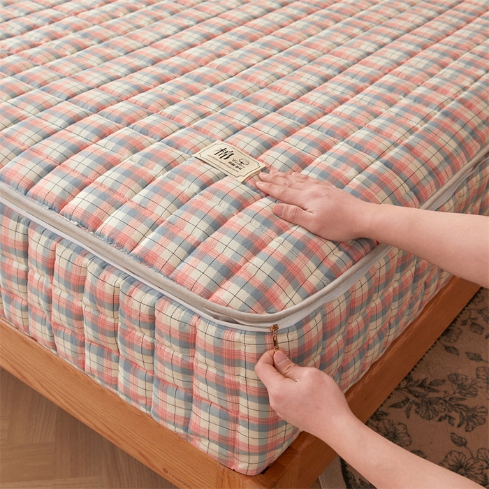 91家纺网 家纺一手货源 找家纺 （总）伊人坊2025新款全棉色织水洗棉六面全包床笠床垫保护套无印风