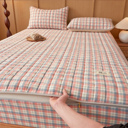 91家纺网 家纺一手货源 找家纺 （总）伊人坊2025新款全棉色织水洗棉六面全包床笠床垫保护套无印风