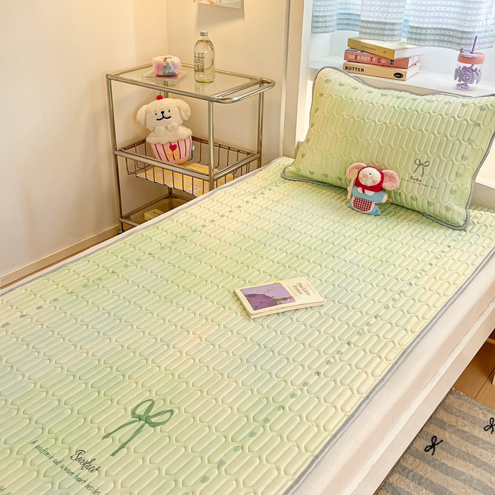 91家纺网 家纺一手货源 找家纺 川悦生活 2025新款大阪宿舍凉感丝凉席 夏天物语