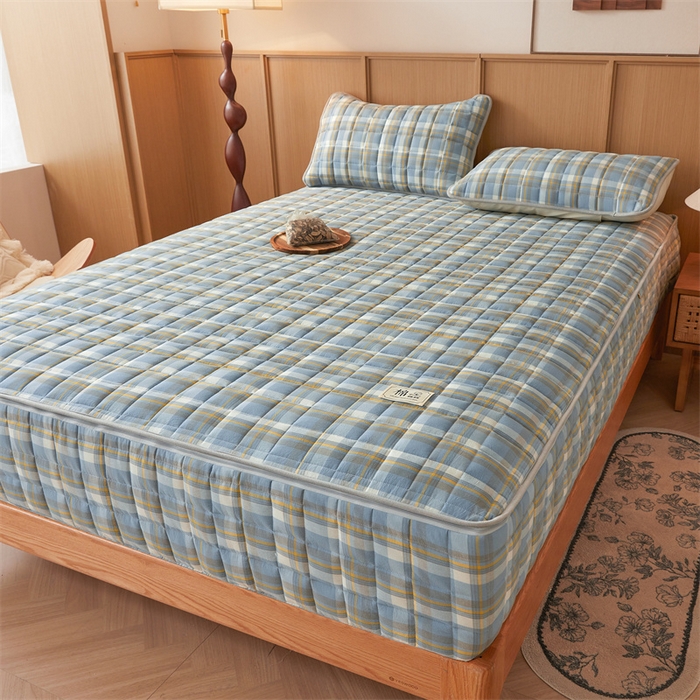 91家纺网 家纺一手货源 找家纺 伊人坊2025新款全棉色织水洗棉六面全包床笠床垫保护套无印风 夹棉床围-简兮蓝