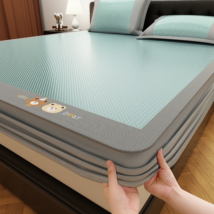 91家纺网 家纺一手货源 找家纺 （总）摩妮卡 2025新款抗菌绣花冰藤席床笠款