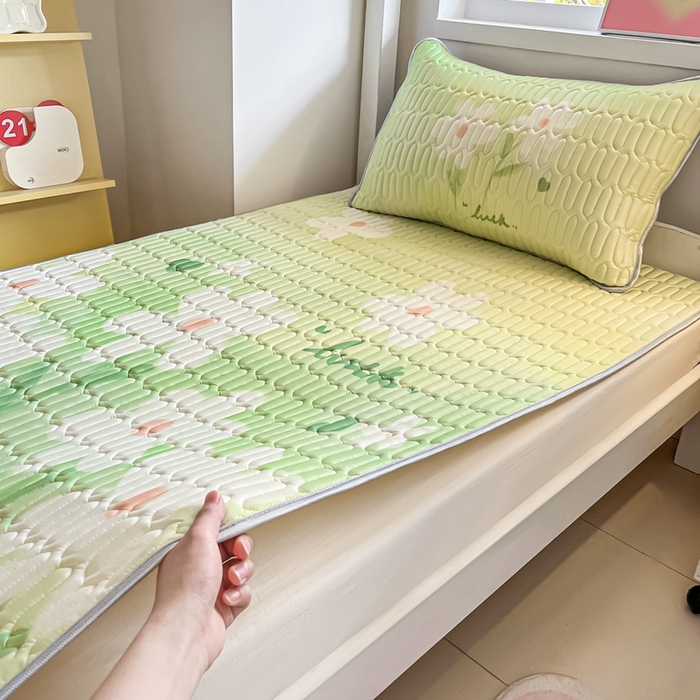 91家纺网 家纺一手货源 找家纺 川悦生活 2025新款大阪宿舍凉感丝凉席 小清哈桑