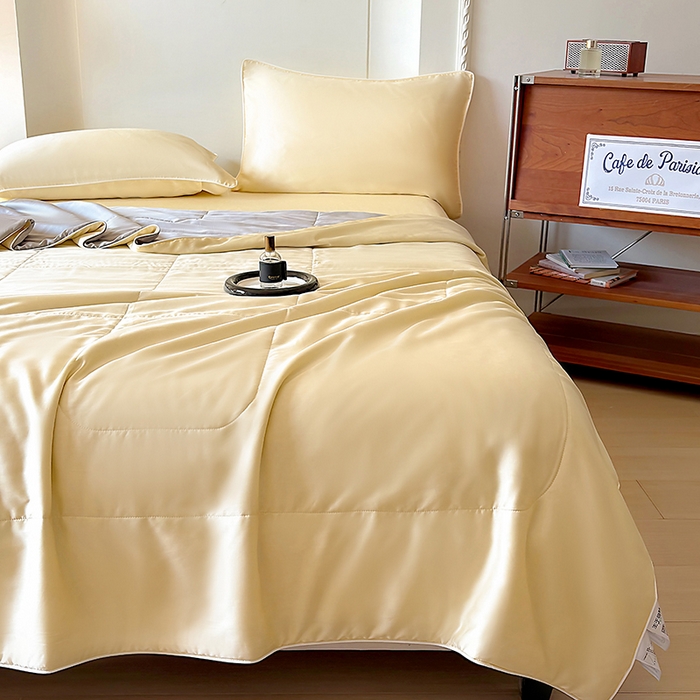 91家纺网 家纺一手货源 找家纺 百寐 2025新款60S兰精天丝夏被系列 奶昔黄+碳灰