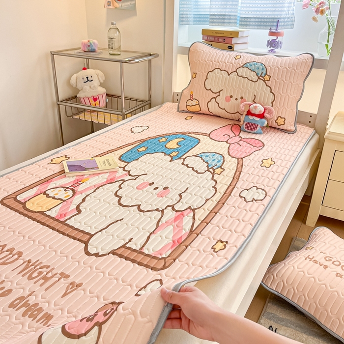 91家纺网 家纺一手货源 找家纺 川悦生活 2025新款大阪宿舍凉感丝凉席 晚安夏洛