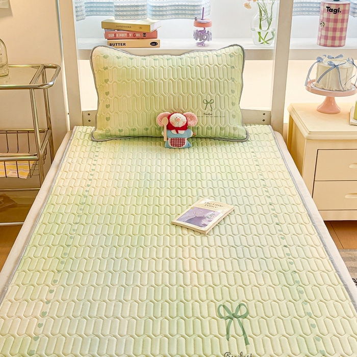 91家纺网 家纺一手货源 找家纺 川悦生活 2025新款大阪宿舍凉感丝凉席 夏天物语