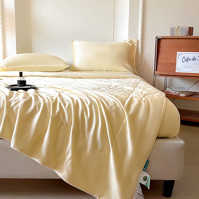 91家纺网 家纺一手货源 找家纺 百寐 2025新款60S兰精天丝夏被系列 奶昔黄