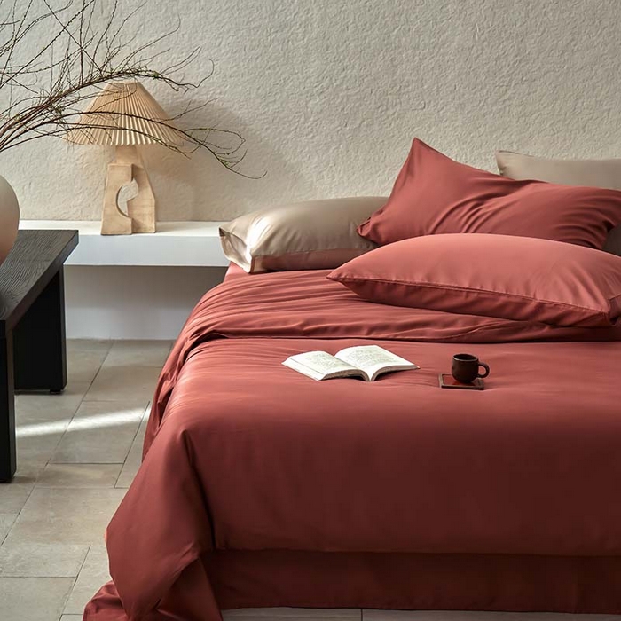 91家纺网 家纺一手货源 找家纺 咏绒家纺工厂店 2025新款60支奥地利兰精天丝纯色天丝棉四件套 朱砂红（酒红）