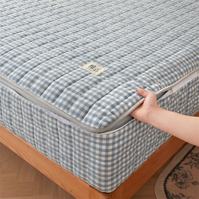 91家纺网 家纺一手货源 找家纺 伊人坊2025新款全棉色织水洗棉六面全包床笠床垫保护套无印风 夹棉床围-蓝小格