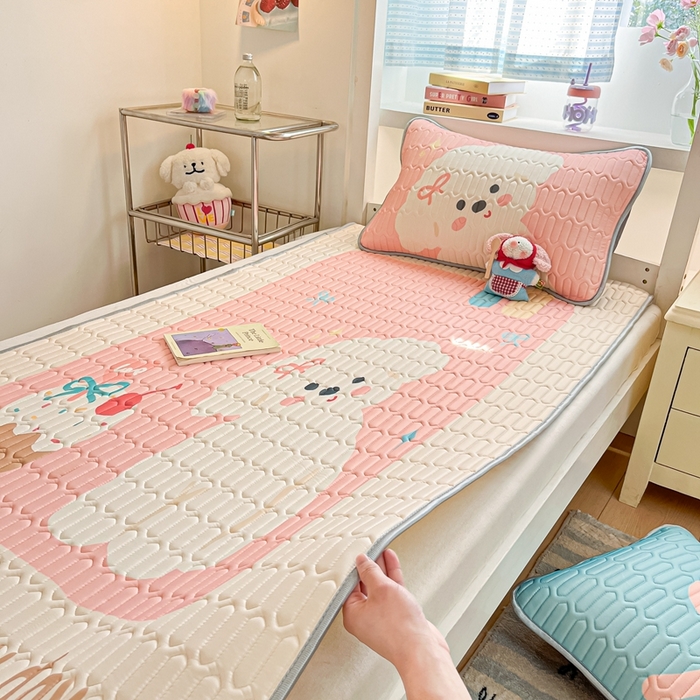 91家纺网 家纺一手货源 找家纺 川悦生活 2025新款大阪宿舍凉感丝凉席 莫妮恰