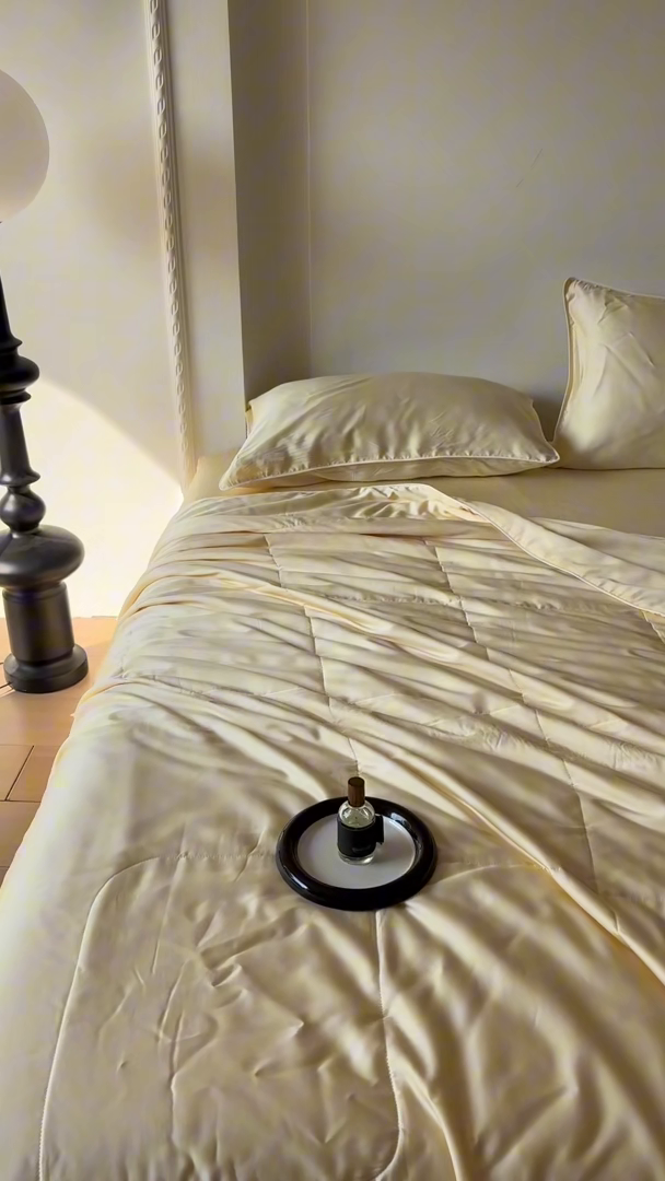 91家纺网 家纺一手货源 找家纺 百寐 2025新款60S兰精天丝夏被系列 奶昔黄