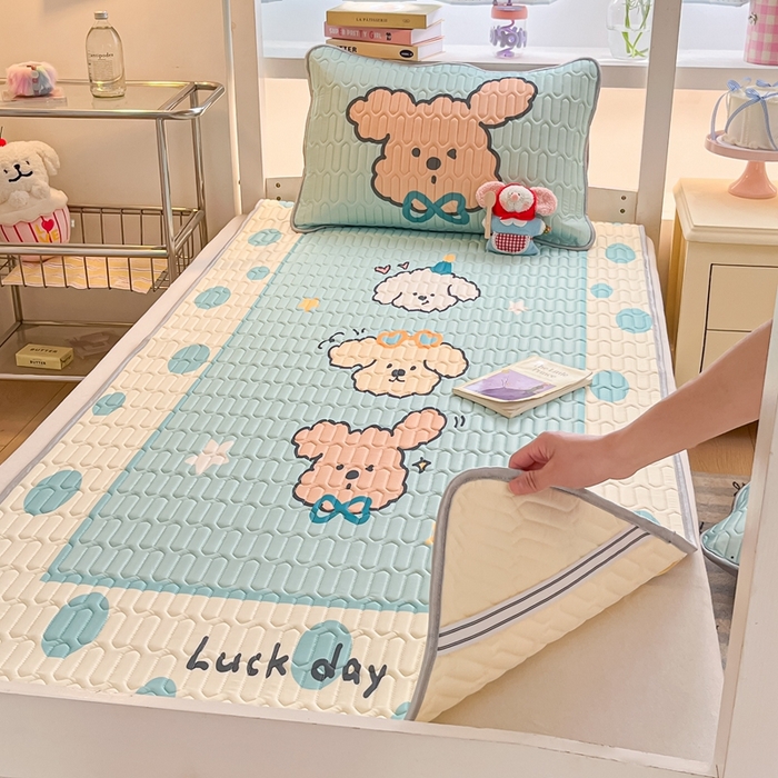 91家纺网 家纺一手货源 找家纺 川悦生活 2025新款大阪宿舍凉感丝凉席 旺仔啵啵