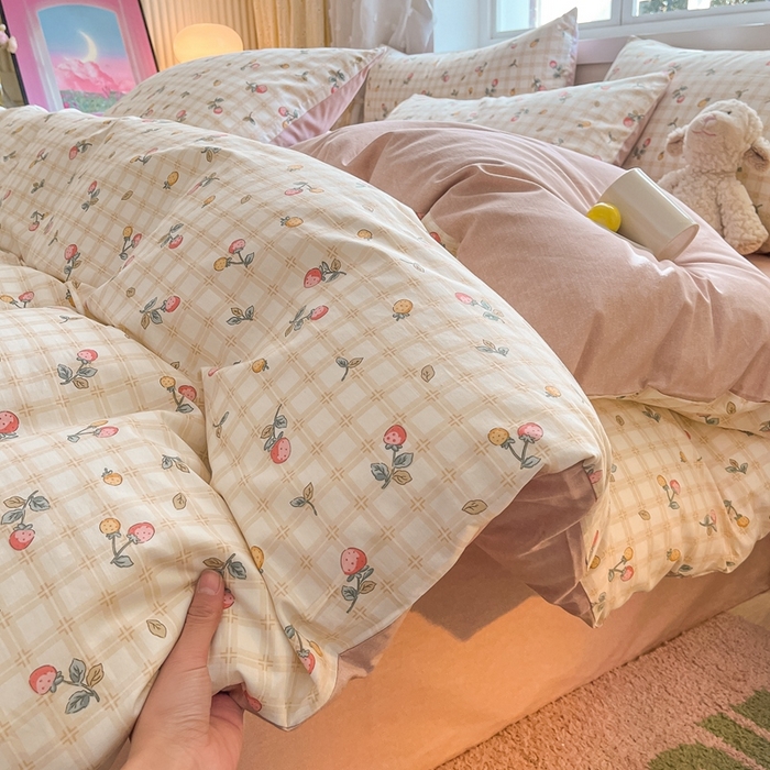 91家纺网 家纺一手货源 找家纺 吉象家纺13070全棉四件套纯棉四件套直播小清新男孩女草莓格