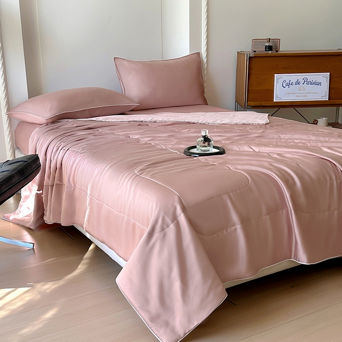 91家纺网 家纺一手货源 找家纺 百寐 2025新款60S兰精天丝夏被系列 樱花粉