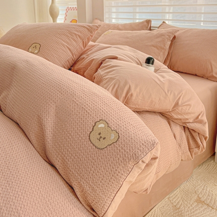 91家纺网 家纺一手货源 找家纺 静家居 2025新款全棉纯棉华夫格北欧小熊刺绣四件套系列-风格一 北欧小熊-咖