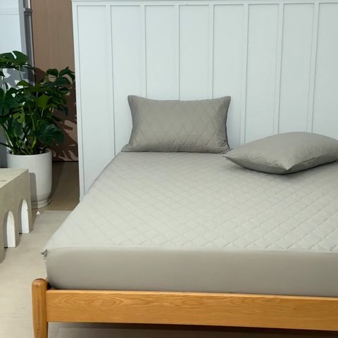 91家纺网 家纺一手货源 找家纺 枋梢家纺 2025新款跨境电商爆款菱形格夹棉防水床笠隔水隔脏亲肤保护罩 浅灰色