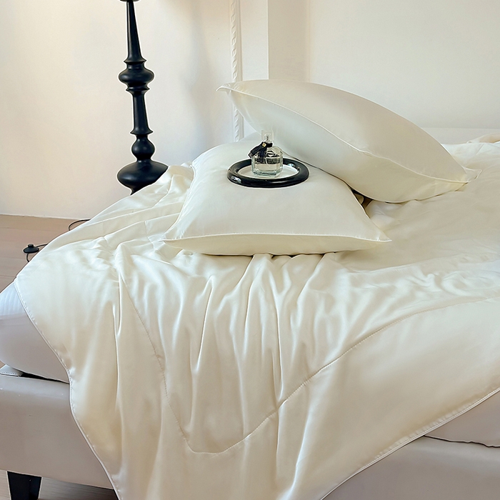 91家纺网 家纺一手货源 找家纺 百寐 2025新款60S兰精天丝夏被系列 奶白