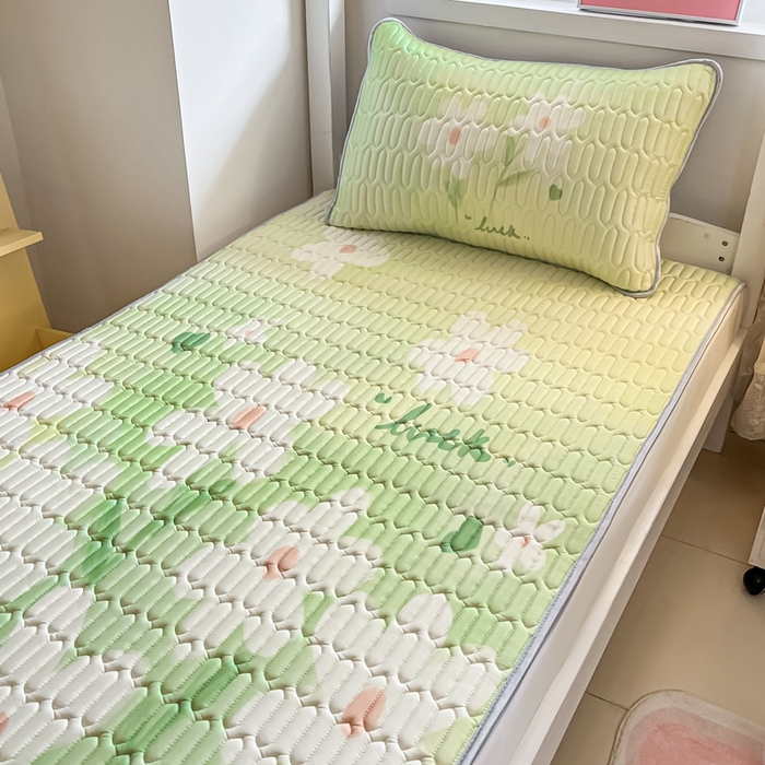 91家纺网 家纺一手货源 找家纺 川悦生活 2025新款大阪宿舍凉感丝凉席 小清哈桑