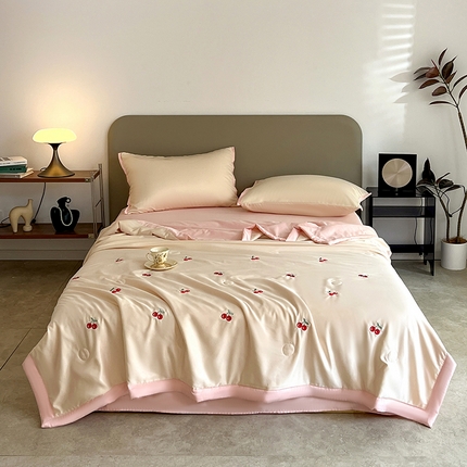 91家纺网 家纺一手货源 找家纺 （总）妖妖家纺 2025春夏新款水洗冰丝绣花夏被夏凉被空调被四件套